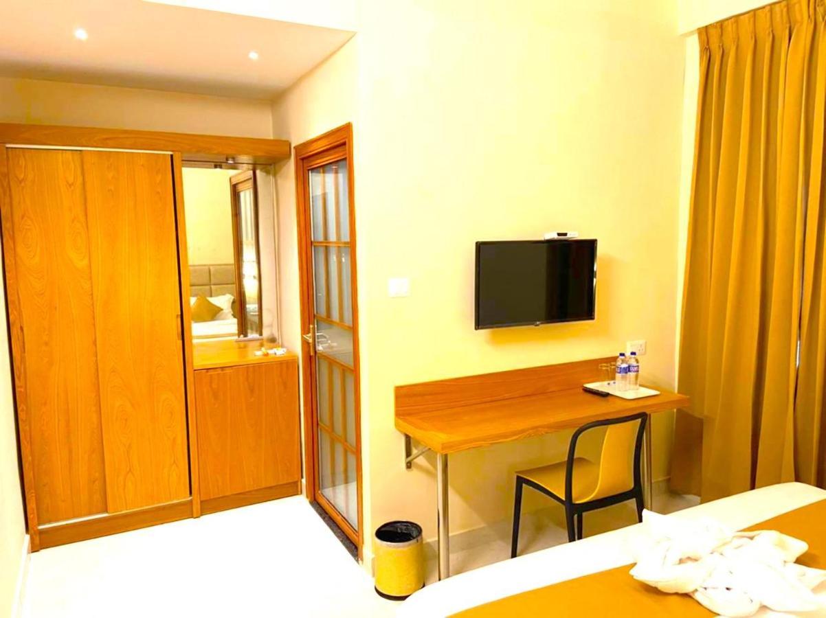 Tag Hotels Irugur Exterior foto