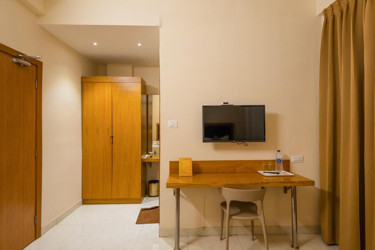 Tag Hotels Irugur Exterior foto